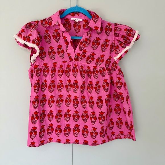 THML Selene Collared Flutter Sleeve Print Top in Pink SRT1775 - Picture 2 of 8